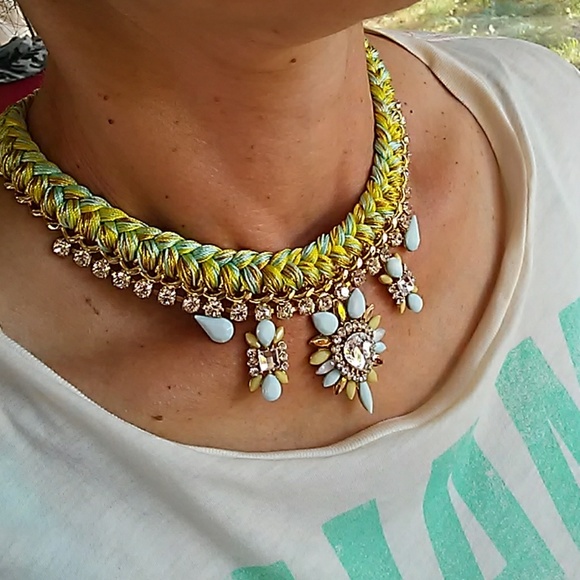 Jewelry - STATEMENT NECKLACE!